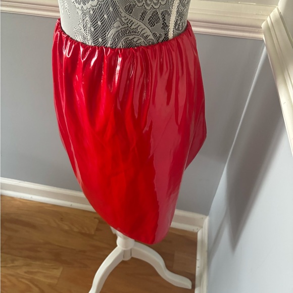 Women’s Boo Hoo Polyurethane Mini Skirt Size 16 - Picture 2 of 6